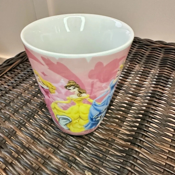 🏰 Disney Princess Mug‎ 4” Tall - Perfect for your little princess! - Picture 3 of 6
